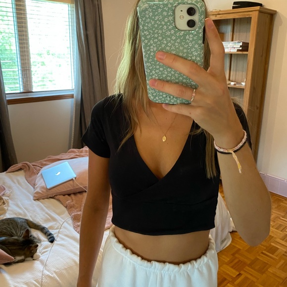 T-shirt col en V noir - Picture 2 of 2